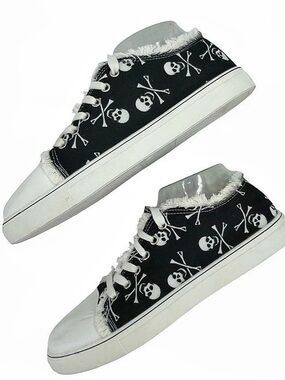 Skull & Crossbones High‑Top Canvas Sneakers — Distressed Punk Goth (EU 43)